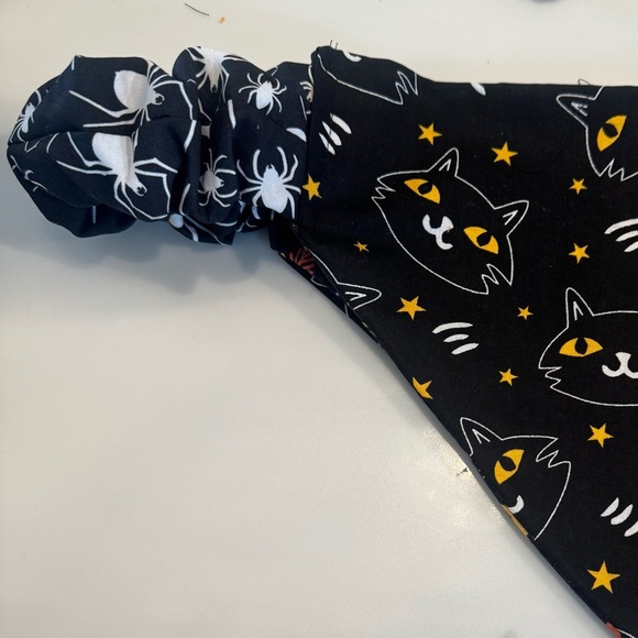 Halloween Themed Reversible Bandana with Ghosts, Pumpkins, Spiders & Black cats - Picture 4 of 4